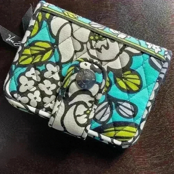 ❤️ 3 for $30 Vera Bradley wallet - Picture 1 of 3